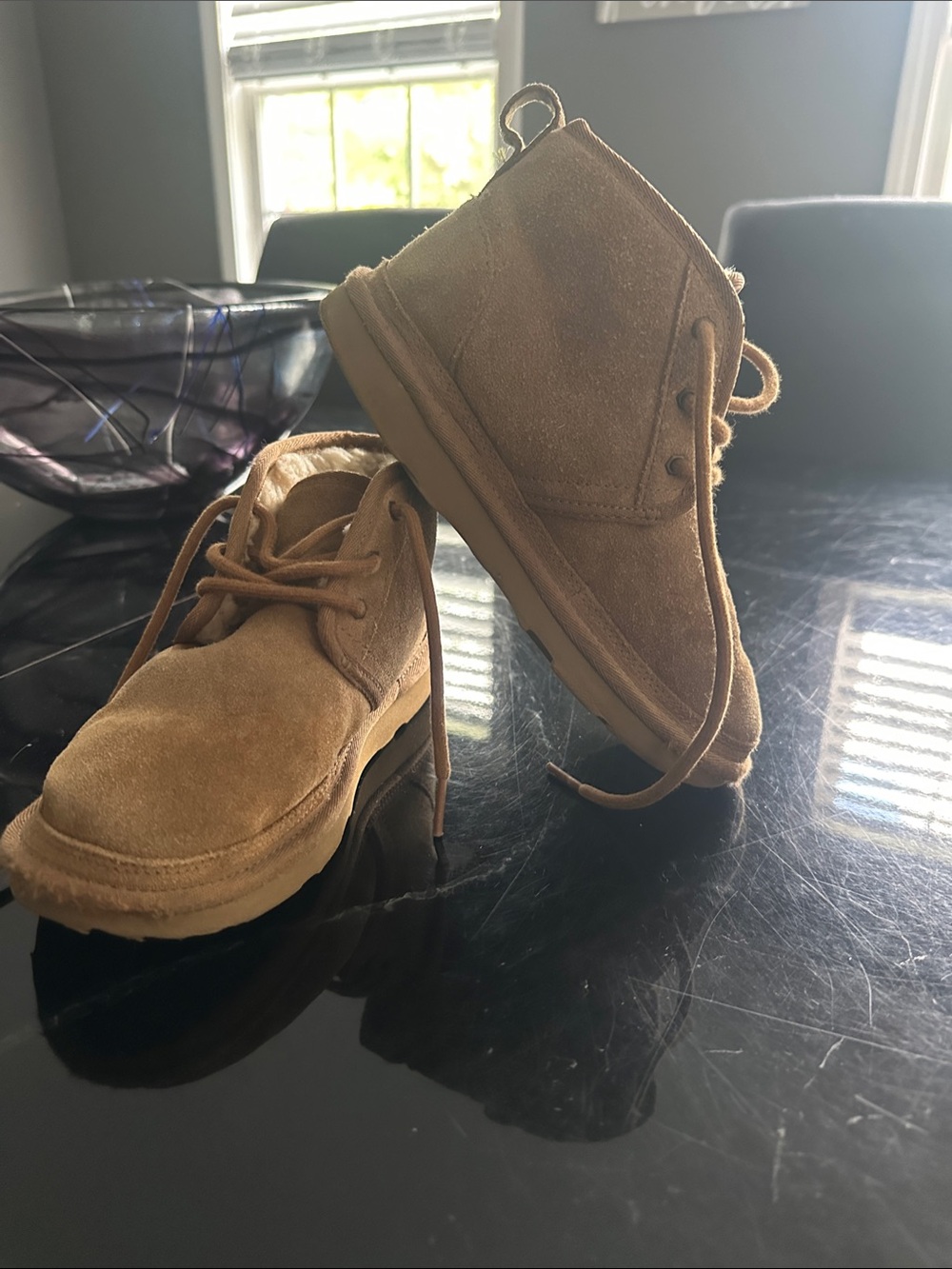 Ugg big kids sz 2 Boots in Tan